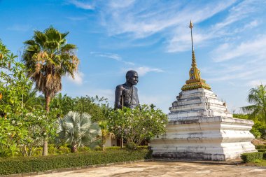 Bir yaz günü Tayland Phuket yakınındaki siyah keşiş