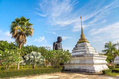 Bir yaz günü Tayland Phuket yakınındaki siyah keşiş