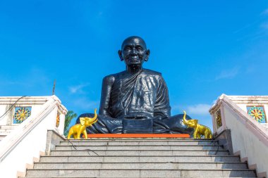 Bir yaz günü Tayland Phuket yakınındaki siyah keşiş