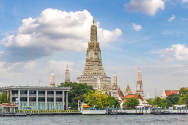 Wat Arun tapınakta bir yaz günü Bangkok, Tayland