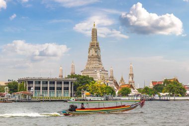 Wat Arun tapınakta bir yaz günü Bangkok, Tayland
