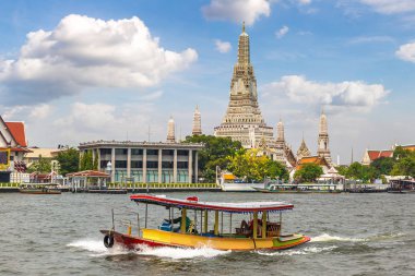 Wat Arun tapınakta bir yaz günü Bangkok, Tayland