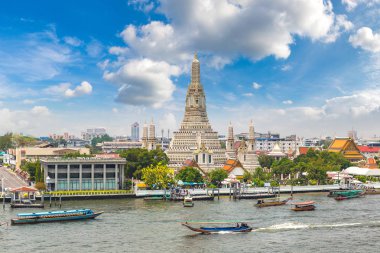 Wat Arun tapınakta bir yaz günü Bangkok, Tayland