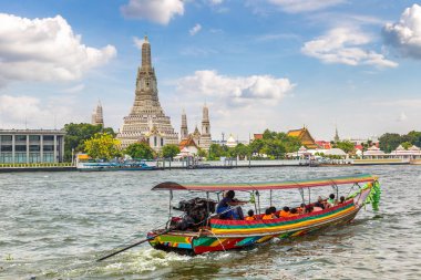 Wat Arun tapınakta bir yaz günü Bangkok, Tayland