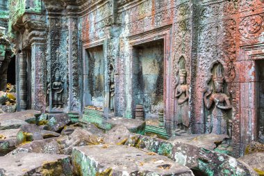 Ta Prohm tapınak kalıntıları olduğunu Khmer antik tapınak Siem Reap içinde karmaşık Angkor Wat, Kamboçya'da bir yaz günü