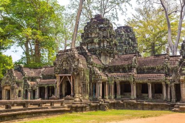 Ta Prohm tapınak kalıntıları olduğunu Khmer antik tapınak Siem Reap içinde karmaşık Angkor Wat, Kamboçya'da bir yaz günü