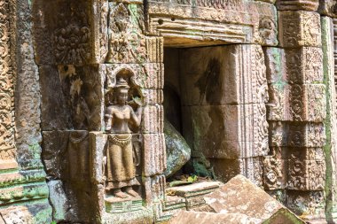 Ta Prohm tapınak kalıntıları olduğunu Khmer antik tapınak Siem Reap içinde karmaşık Angkor Wat, Kamboçya'da bir yaz günü