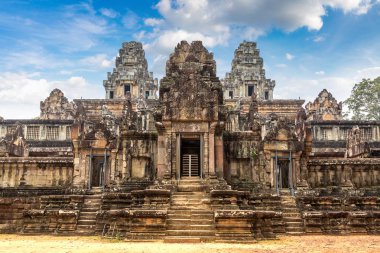 Ta Keo tapınak kalıntıları olduğunu Khmer antik tapınak Siem Reap içinde karmaşık Angkor Wat, Kamboçya'da bir yaz günü