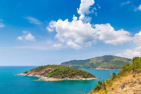 Bir yaz günü Phuket, Tayland 'da Phromthep Burnu