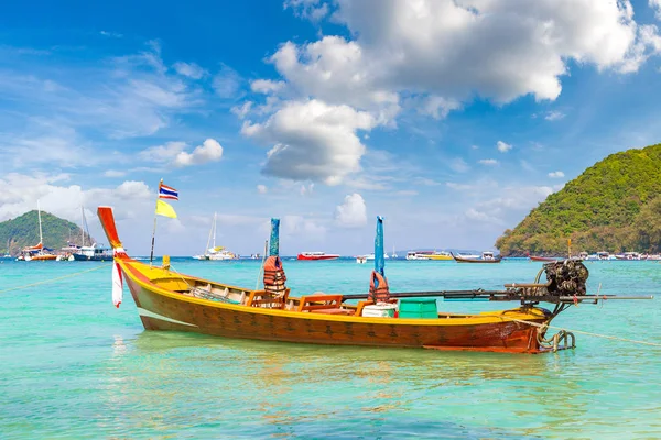 Традиционная Лодка Длинным Хвостом Острове Коралл Недалеко Острова Пхукет Таиланд — стоковое фото