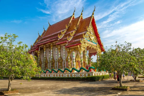 Budist Tapınağı Wat Kaew Manee Si Mahathat Tayland Phuket yakınındaki bir yaz günü