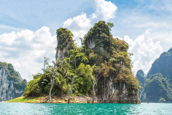 Hermosa Naturaleza Lago Cheow Lan Presa Ratchaprapha Parque Nacional Khao — Foto de Stock