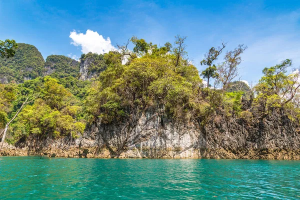 Hermosa Naturaleza Lago Cheow Lan Presa Ratchaprapha Parque Nacional Khao — Foto de Stock