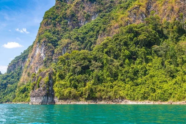 Hermosa Naturaleza Lago Cheow Lan Presa Ratchaprapha Parque Nacional Khao — Foto de Stock