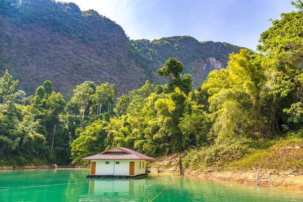 Bungalow Tradizionali Tailandesi Lago Cheow Lan Diga Ratchaprapha Parco Nazionale — Foto Stock