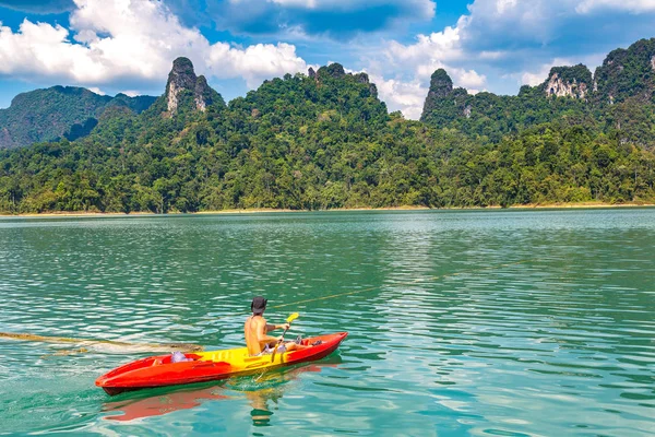 Canoeing Cheow Lan Lake Ratchaprapha Dam Khao Sok National Park — Stock Photo, Image