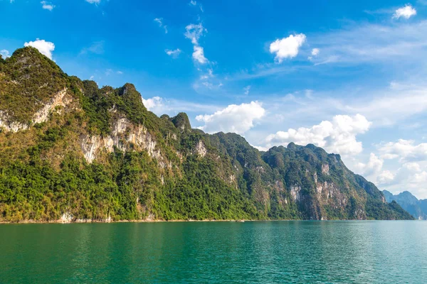 Beautiful Nature Cheow Lan Lake Ratchaprapha Dam Khao Sok National — Stock Photo, Image