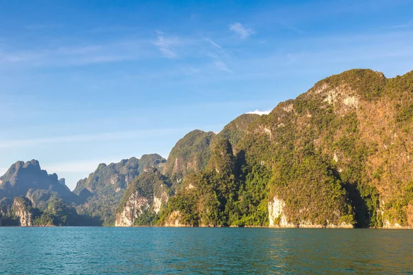 Hermosa Naturaleza Lago Cheow Lan Presa Ratchaprapha Parque Nacional Khao — Foto de Stock