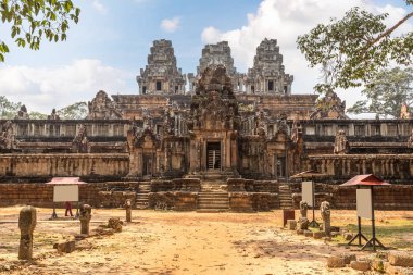 Ta Keo tapınak kalıntıları olduğunu Khmer antik tapınak Siem Reap içinde karmaşık Angkor Wat, Kamboçya'da bir yaz günü