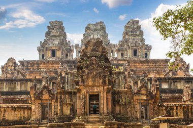 Ta Keo tapınak kalıntıları olduğunu Khmer antik tapınak Siem Reap içinde karmaşık Angkor Wat, Kamboçya'da bir yaz günü