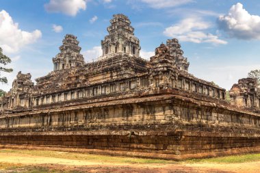 Ta Keo tapınak kalıntıları olduğunu Khmer antik tapınak Siem Reap içinde karmaşık Angkor Wat, Kamboçya'da bir yaz günü