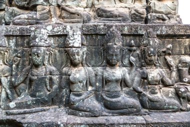 Heykel duvar filler Teras Tapınağı üzerinde karmaşık Angkor Wat Siem Reap, Kamboçya içinde Khmer antik tapınak.