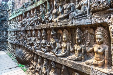 Heykel duvar filler Teras Tapınağı üzerinde karmaşık Angkor Wat Siem Reap, Kamboçya içinde Khmer antik tapınak.