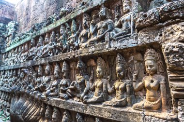 Heykel duvar filler Teras Tapınağı üzerinde karmaşık Angkor Wat Siem Reap, Kamboçya içinde Khmer antik tapınak.