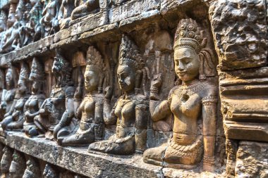 Heykel duvar filler Teras Tapınağı üzerinde karmaşık Angkor Wat Siem Reap, Kamboçya içinde Khmer antik tapınak.