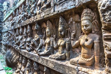 Heykel duvar filler Teras Tapınağı üzerinde karmaşık Angkor Wat Siem Reap, Kamboçya içinde Khmer antik tapınak.