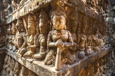 Heykel duvar filler Teras Tapınağı üzerinde karmaşık Angkor Wat Siem Reap, Kamboçya içinde Khmer antik tapınak.