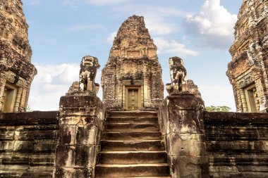 Doğu Mebon Siem Reap, Kamboçya'da bir yaz günü karmaşık Angkor Wat Tapınağı