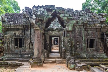 Siem Reap, Kamboçya'da bir yaz günü karmaşık Angkor Wat Tapınağı ta Som