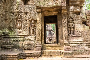 Siem Reap, Kamboçya'da bir yaz günü karmaşık Angkor Wat Tapınağı ta Som