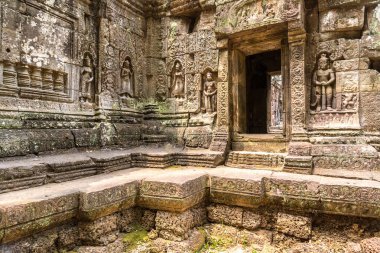 Siem Reap, Kamboçya'da bir yaz günü karmaşık Angkor Wat Tapınağı ta Som