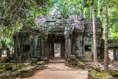 Siem Reap, Kamboçya'da bir yaz günü karmaşık Angkor Wat Tapınağı ta Som