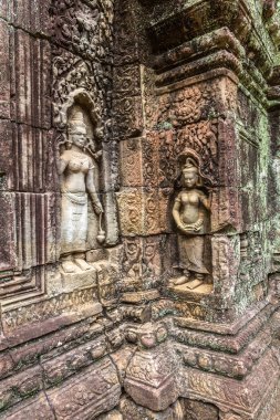Siem Reap, Kamboçya'da bir yaz günü karmaşık Angkor Wat Tapınağı ta Som