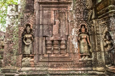 Siem Reap, Kamboçya'da bir yaz günü karmaşık Angkor Wat Tapınağı ta Som