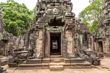 Siem Reap, Kamboçya'da bir yaz günü karmaşık Angkor Wat Tapınağı ta Som