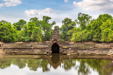 Siem Reap, Kamboçya'da bir yaz günü karmaşık Angkor Wat Tapınağı Neak Stan