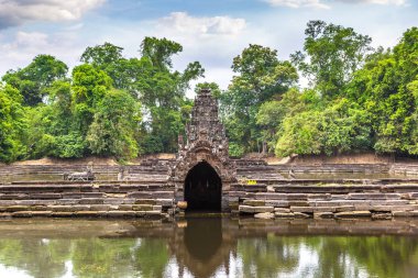 Siem Reap, Kamboçya'da bir yaz günü karmaşık Angkor Wat Tapınağı Neak Stan