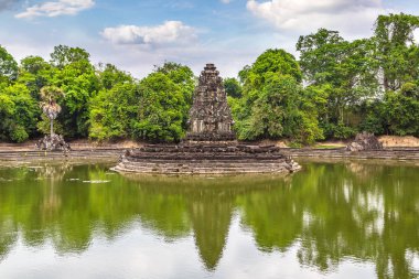 Siem Reap, Kamboçya'da bir yaz günü karmaşık Angkor Wat Tapınağı Neak Stan