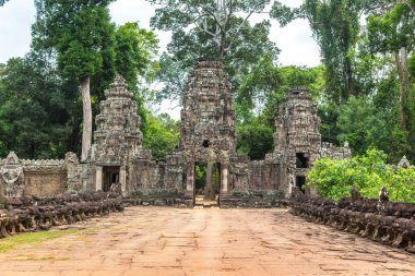Siem Reap, Kamboçya'da bir yaz günü karmaşık Angkor Wat tapınakta Preah Khan
