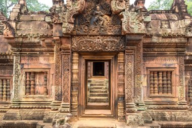 Banteay Srei Siem Reap, Kamboçya'da bir yaz günü karmaşık Angkor Wat Tapınağı