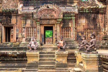 Banteay Srei Siem Reap, Kamboçya'da bir yaz günü karmaşık Angkor Wat Tapınağı