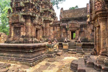 Banteay Srei Siem Reap, Kamboçya'da bir yaz günü karmaşık Angkor Wat Tapınağı