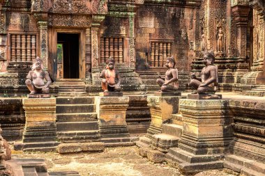 Banteay Srei Siem Reap, Kamboçya'da bir yaz günü karmaşık Angkor Wat Tapınağı