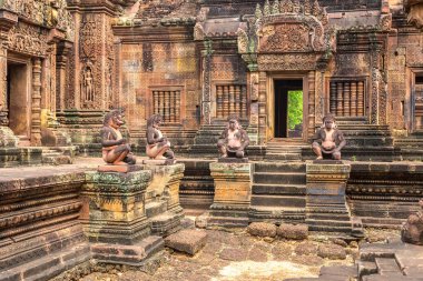 Banteay Srei Siem Reap, Kamboçya'da bir yaz günü karmaşık Angkor Wat Tapınağı