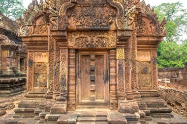 Banteay Srei Siem Reap, Kamboçya'da bir yaz günü karmaşık Angkor Wat Tapınağı