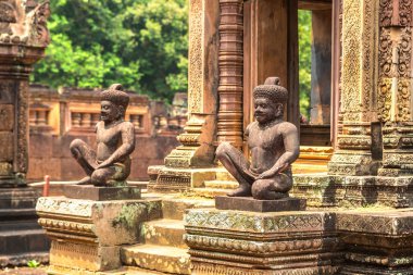 Banteay Srei Siem Reap, Kamboçya'da bir yaz günü karmaşık Angkor Wat Tapınağı